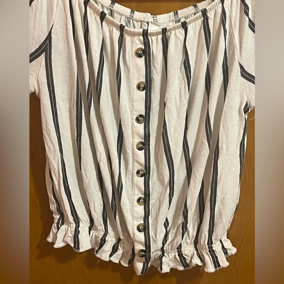 H&M striped Crop Top. Women’s size XS. - Picture 4 of 11